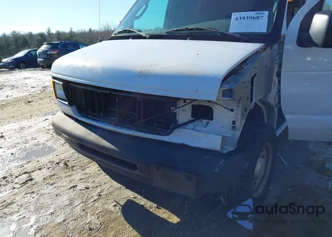 2004 Ford E-150 Commercial/Recreational z USA, uszkodzony, nr VIN 1FTRE14W84HA37608